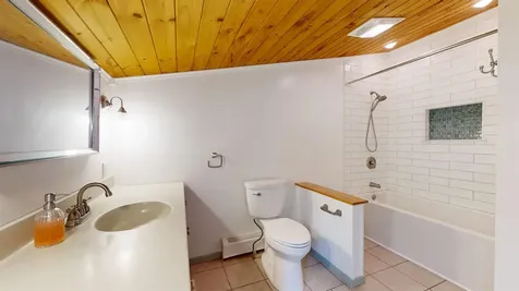 11 Lamore Road Essex VT 05452