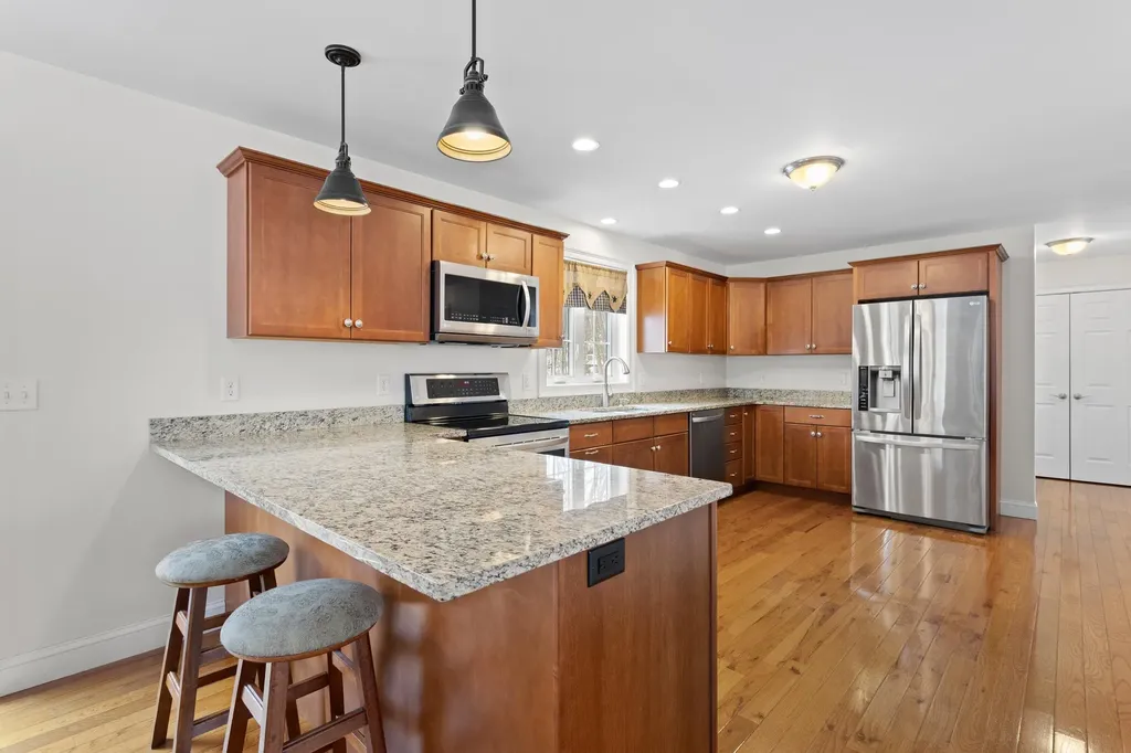 9 Maple Avenue Goffstown NH 03045