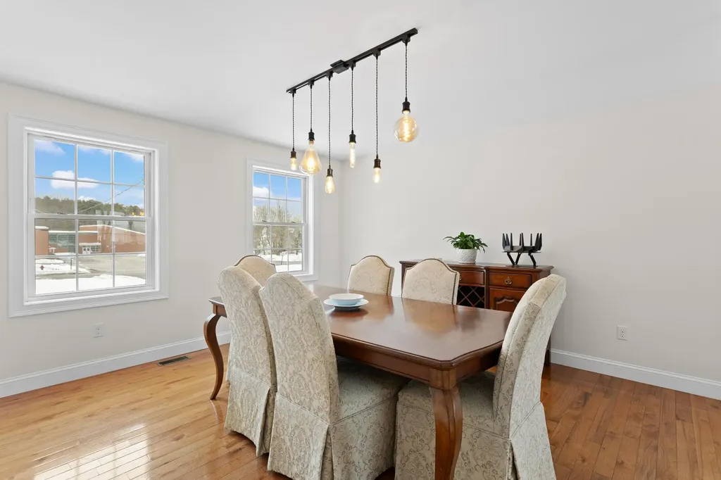 9 Maple Avenue Goffstown NH 03045