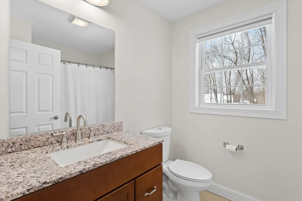 9 Maple Avenue Goffstown NH 03045