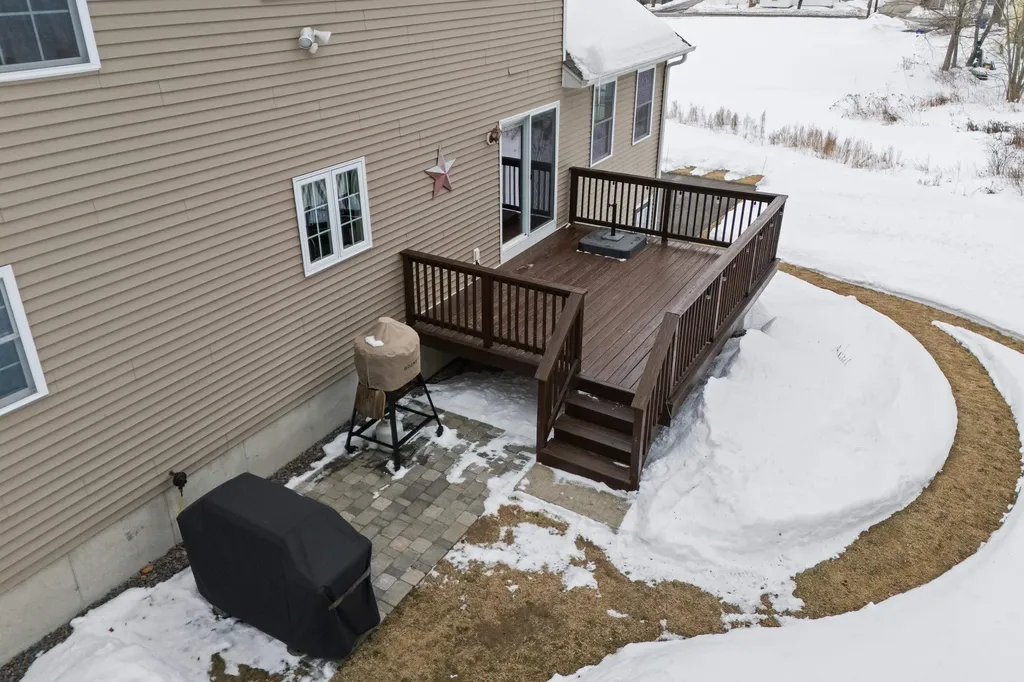 9 Maple Avenue Goffstown NH 03045