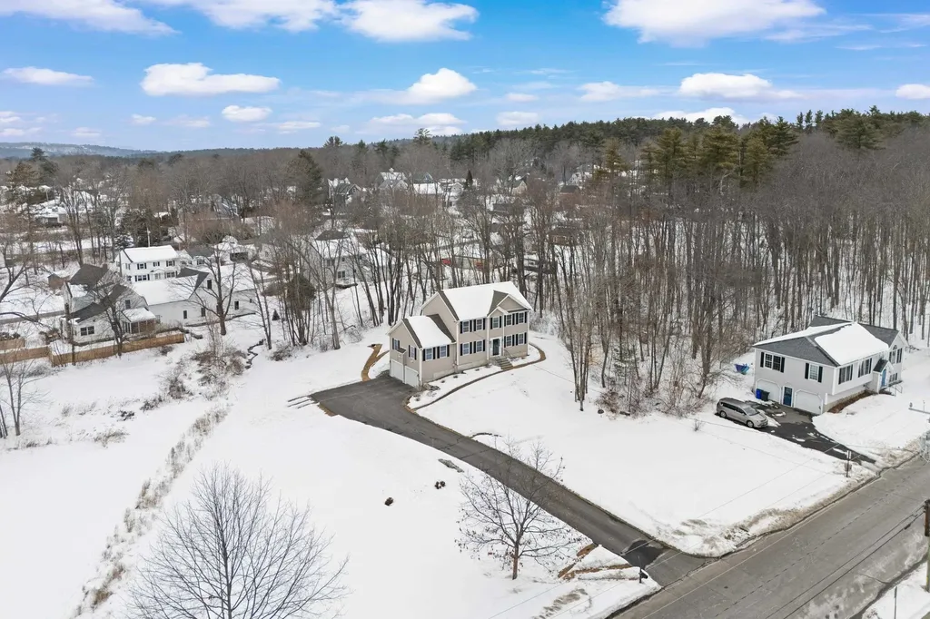 9 Maple Avenue Goffstown NH 03045