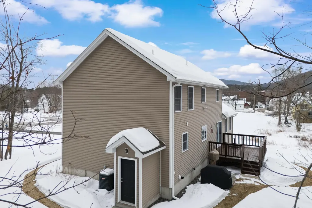 9 Maple Avenue Goffstown NH 03045