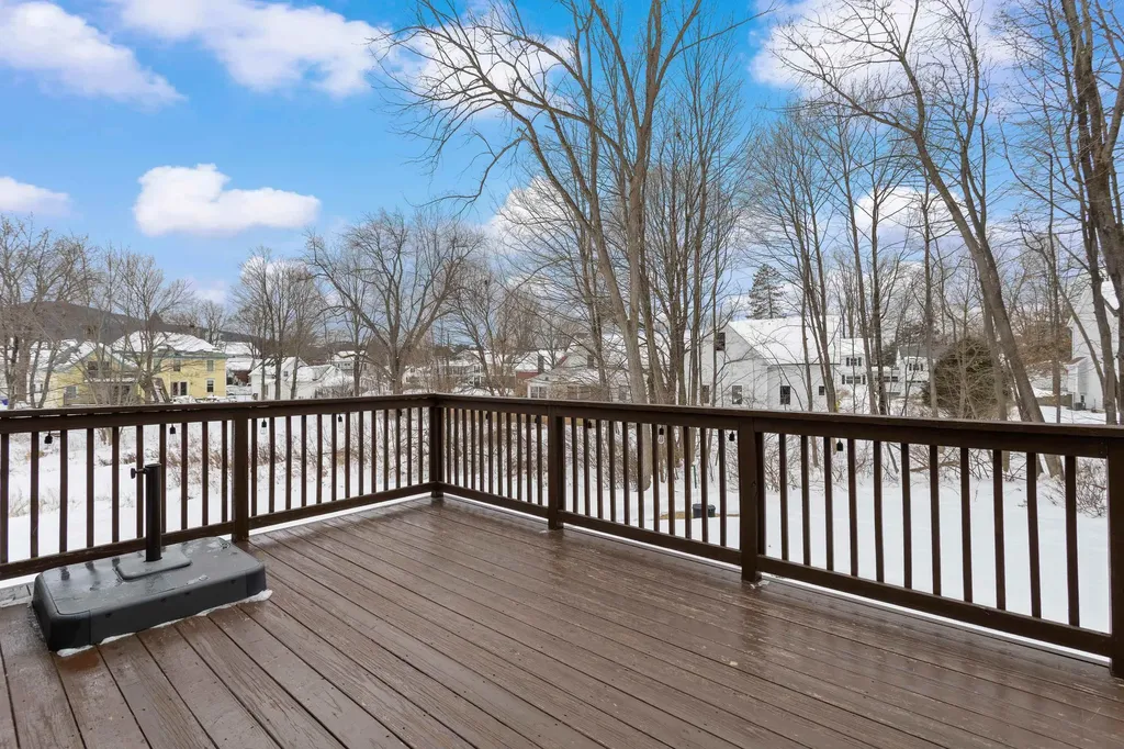 9 Maple Avenue Goffstown NH 03045