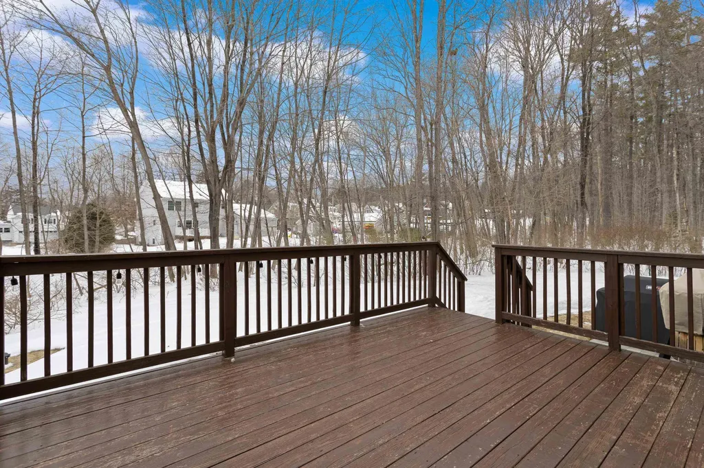 9 Maple Avenue Goffstown NH 03045