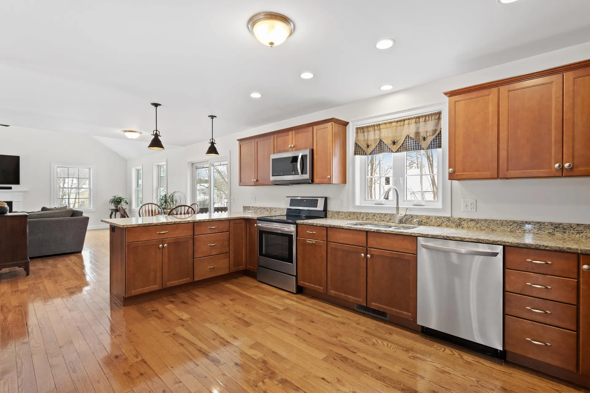 9 Maple Avenue Goffstown NH 03045