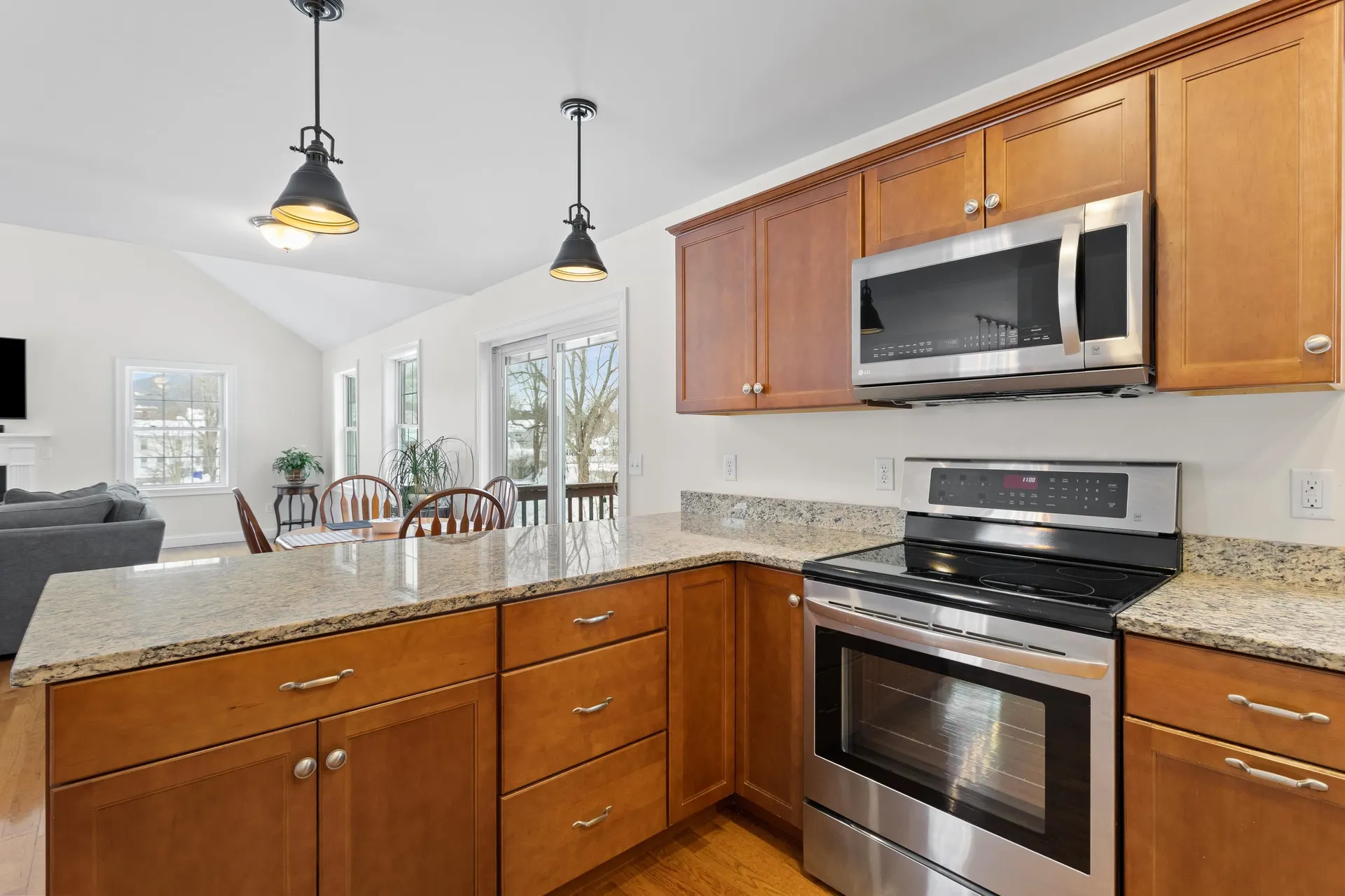 9 Maple Avenue Goffstown NH 03045