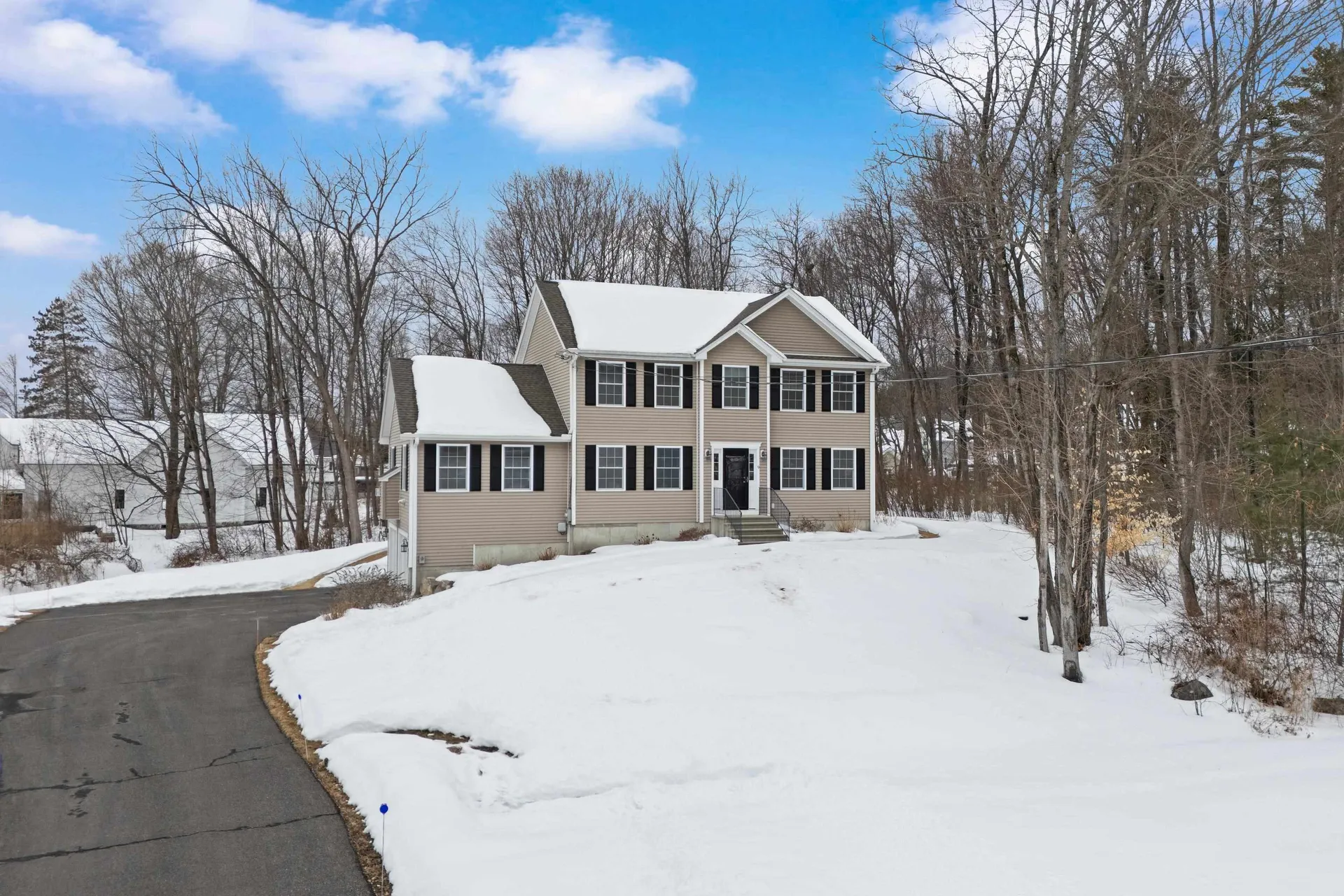 9 Maple Avenue Goffstown NH 03045