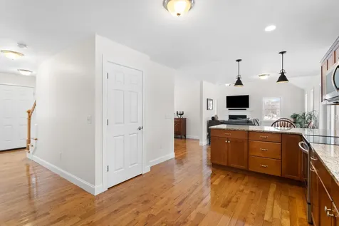 9 Maple Avenue Goffstown NH 03045