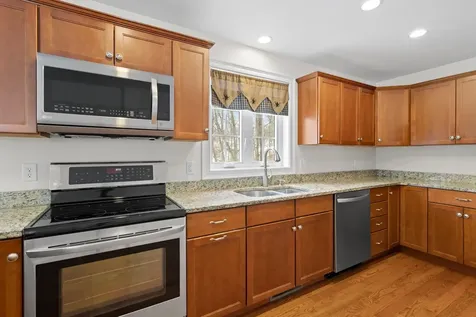 9 Maple Avenue Goffstown NH 03045