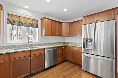 9 Maple Avenue Goffstown NH 03045