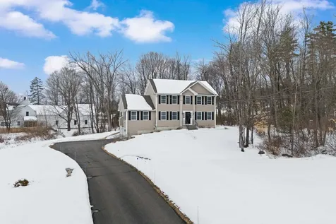 9 Maple Avenue Goffstown NH 03045
