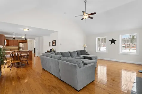 9 Maple Avenue Goffstown NH 03045