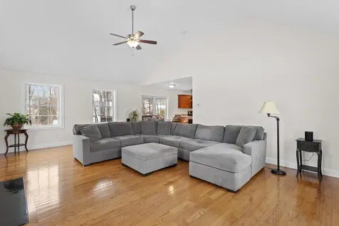 9 Maple Avenue Goffstown NH 03045