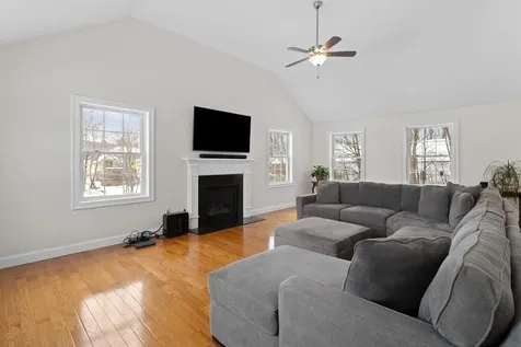 9 Maple Avenue Goffstown NH 03045