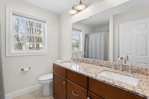 9 Maple Avenue Goffstown NH 03045