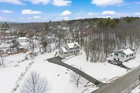 9 Maple Avenue Goffstown NH 03045