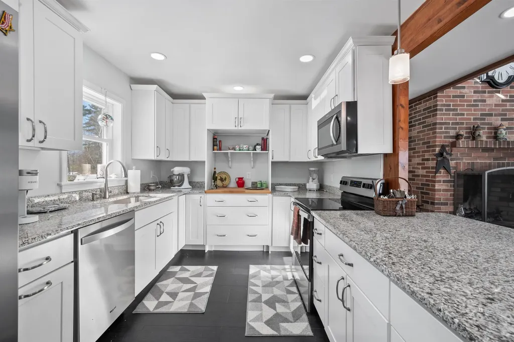 95 Vista Heights Tilton NH 03276