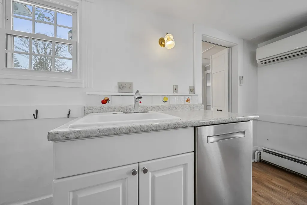 10 Maple Street Exeter NH 03833