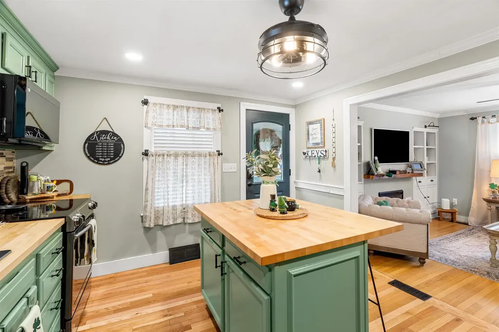 63 Tampa Street Nashua NH 03064