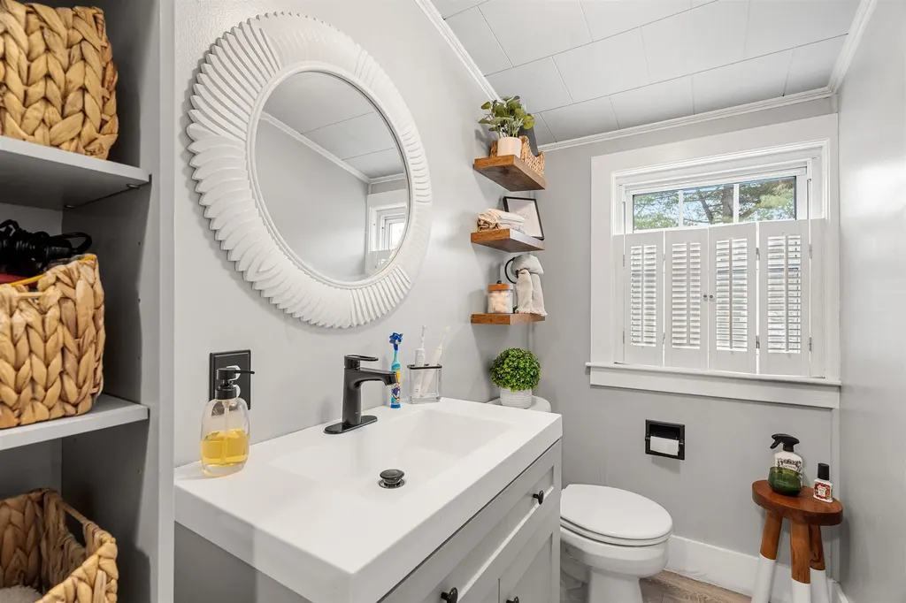 63 Tampa Street Nashua NH 03064