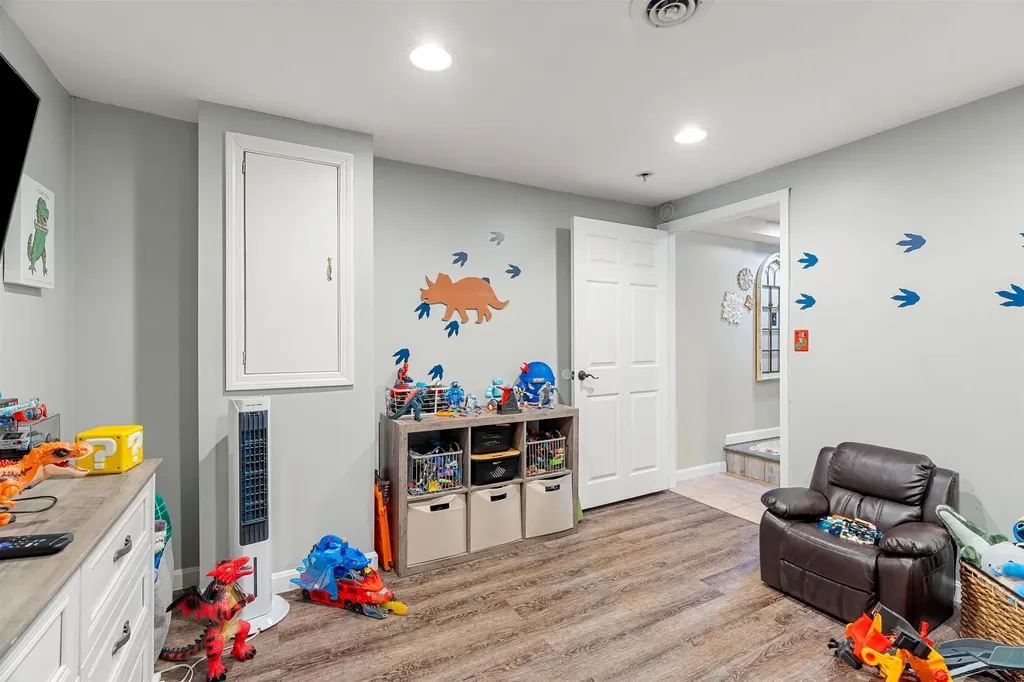 63 Tampa Street Nashua NH 03064