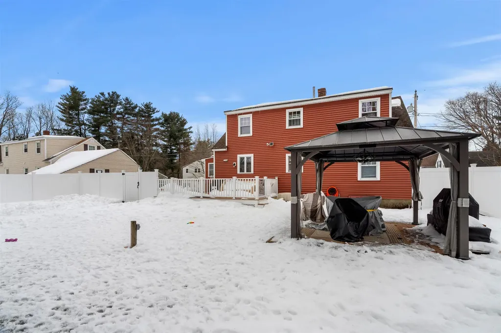 63 Tampa Street Nashua NH 03064