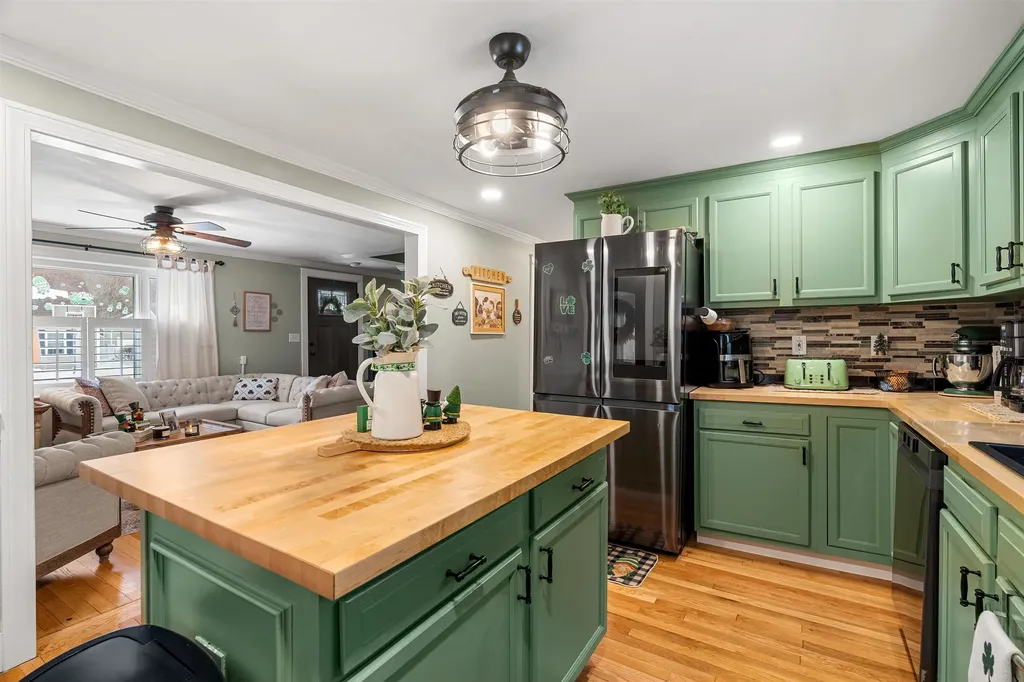 63 Tampa Street Nashua NH 03064