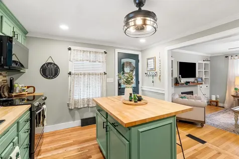 63 Tampa Street Nashua NH 03064