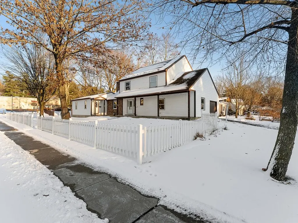 16 Lakewood Parkway Burlington VT 05408