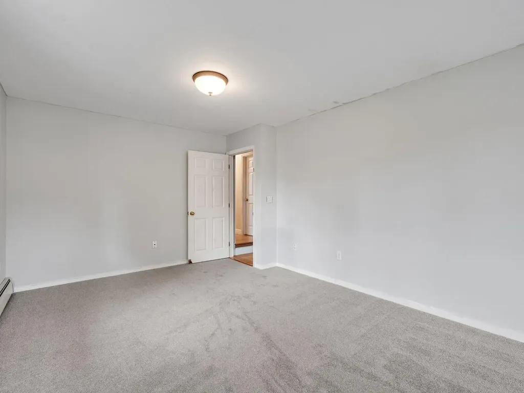 16 Lakewood Parkway Burlington VT 05408