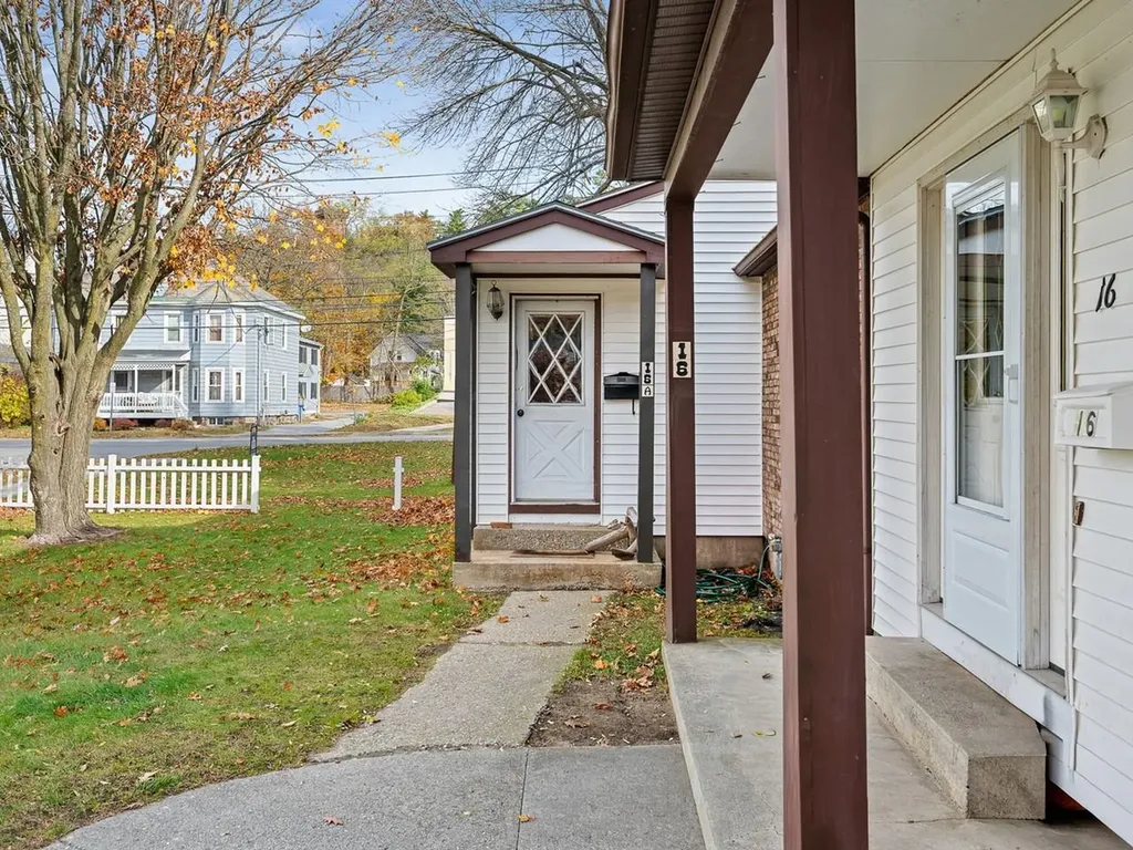 16 Lakewood Parkway Burlington VT 05408