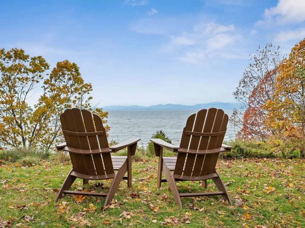 16 Lakewood Parkway Burlington VT 05408