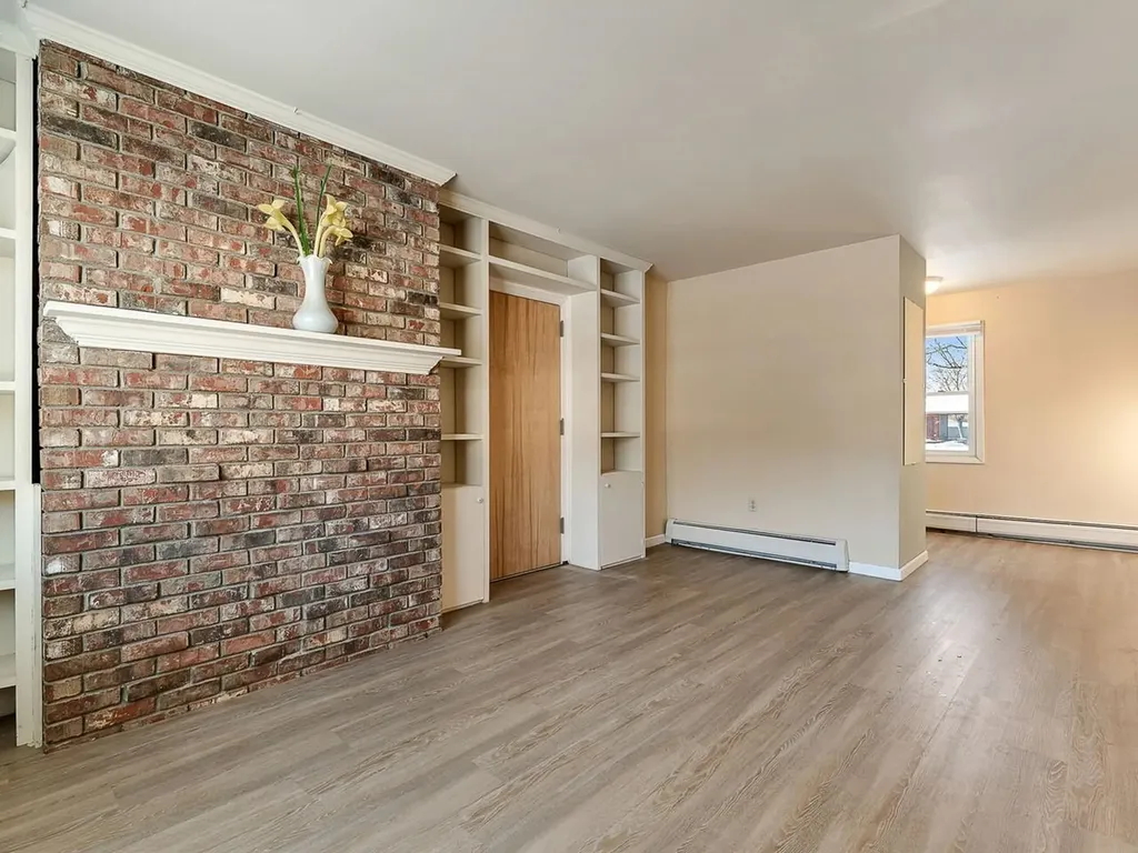 16 Lakewood Parkway Burlington VT 05408