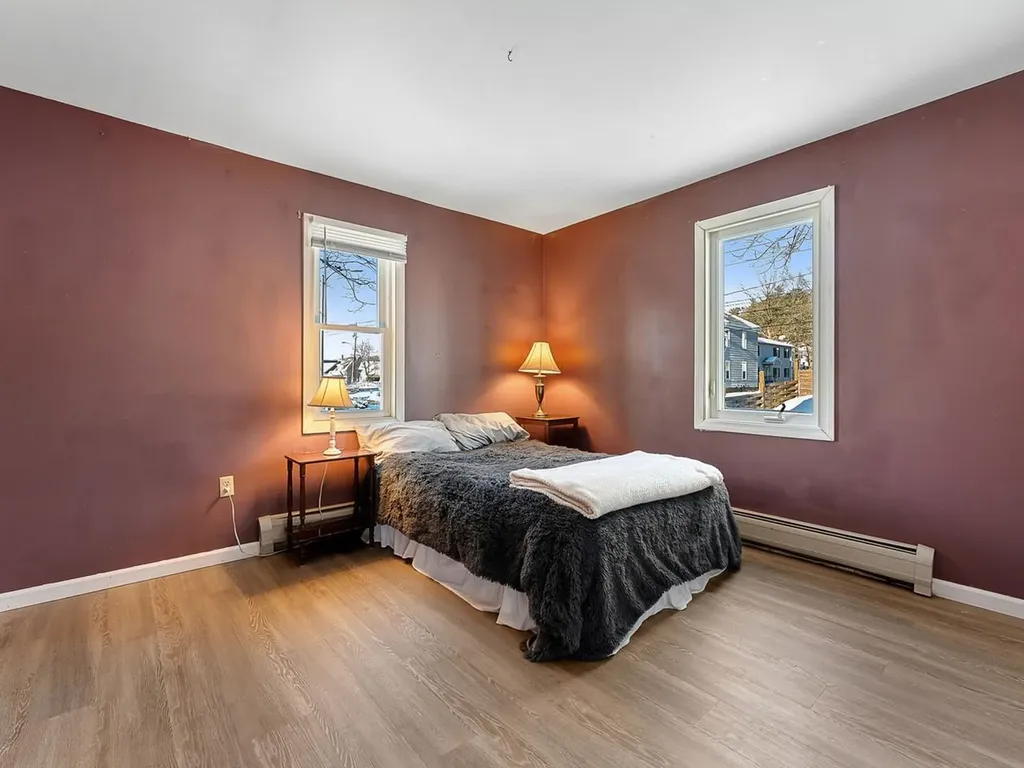 16 Lakewood Parkway Burlington VT 05408