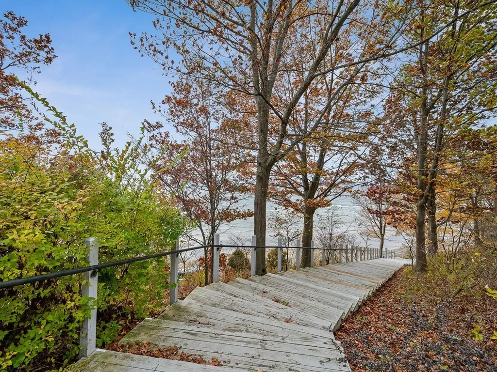 16 Lakewood Parkway Burlington VT 05408