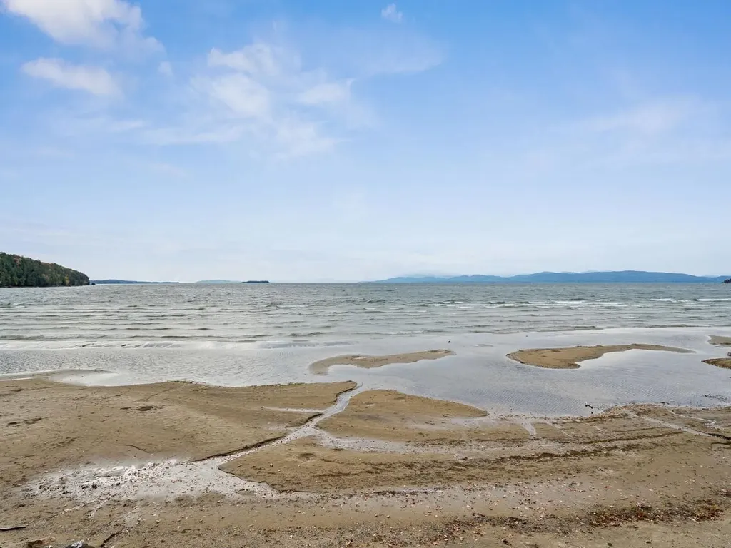 16 Lakewood Parkway Burlington VT 05408