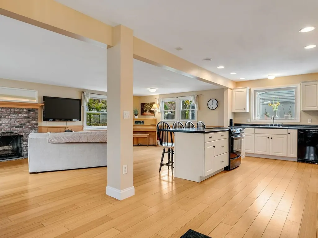 16 Lakewood Parkway Burlington VT 05408