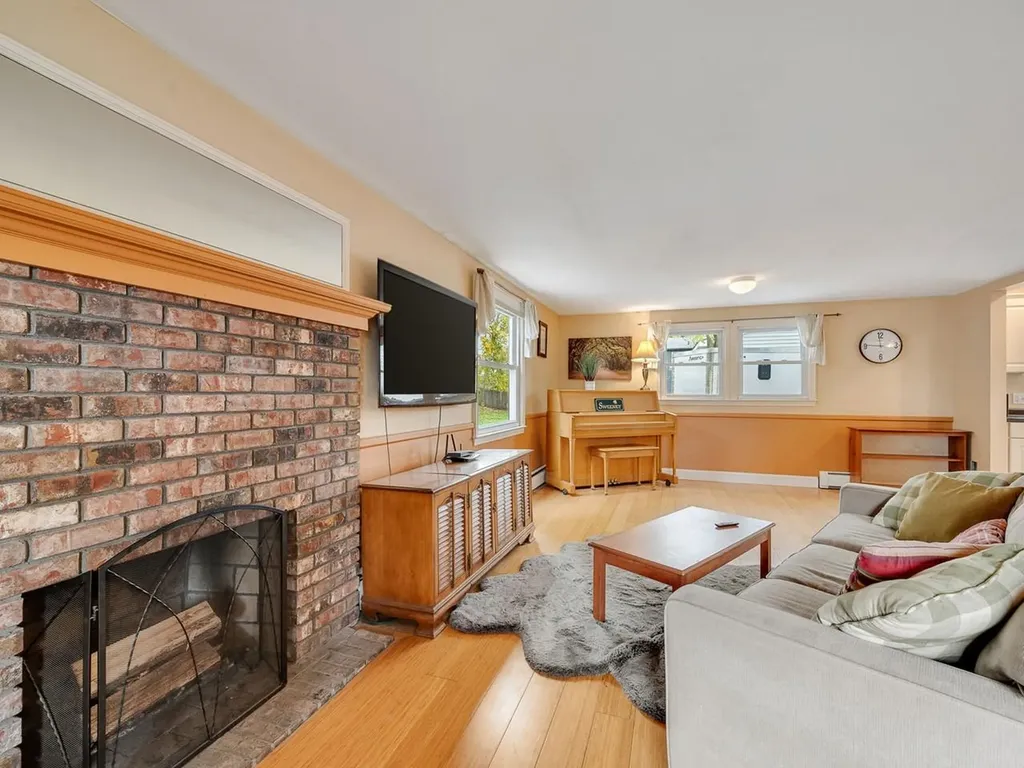 16 Lakewood Parkway Burlington VT 05408