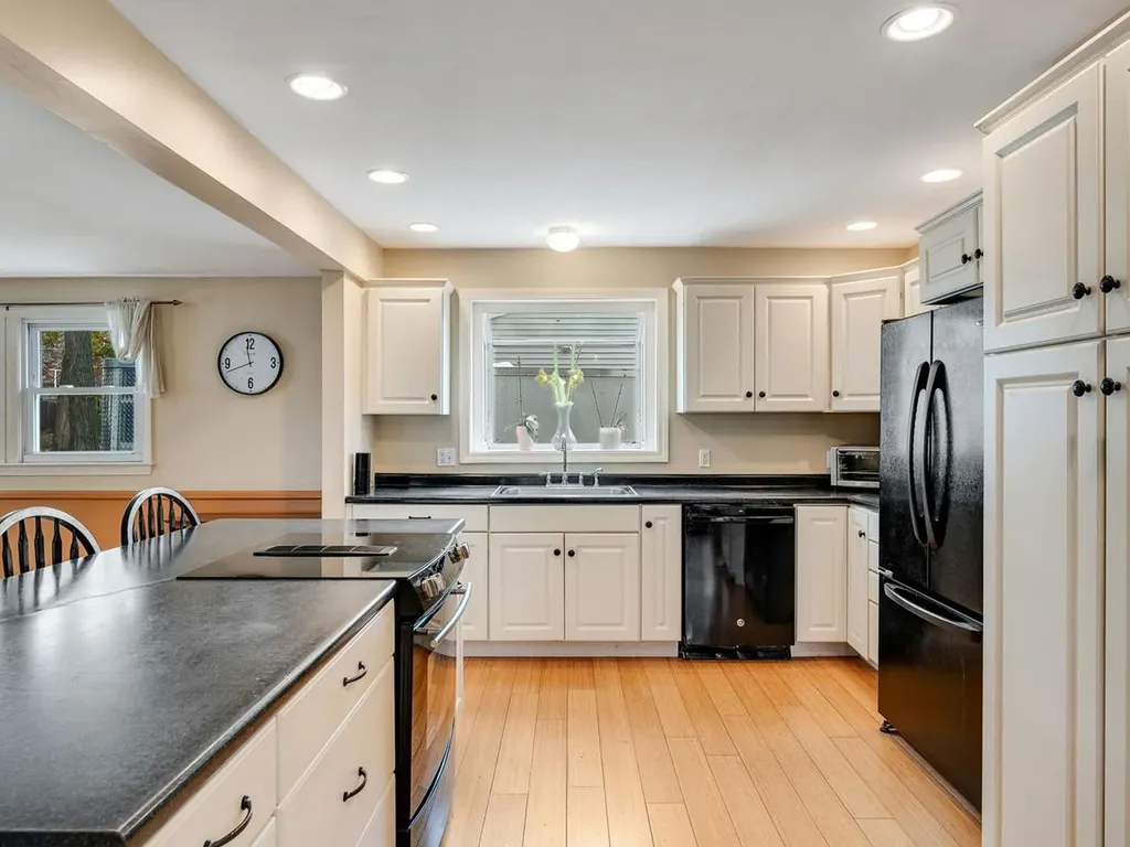 16 Lakewood Parkway Burlington VT 05408