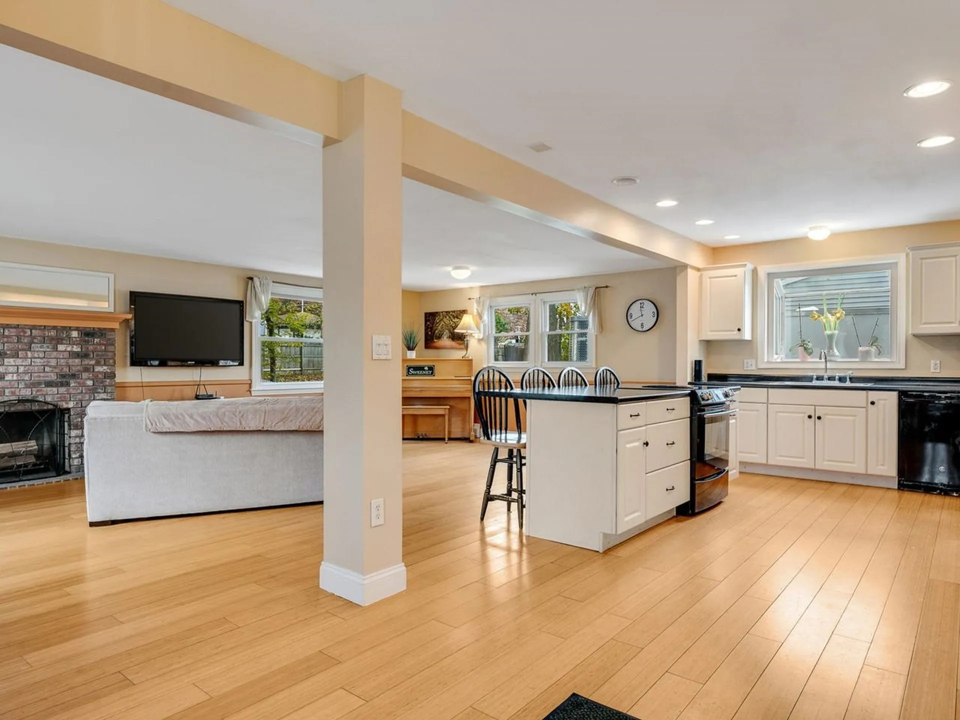 16 Lakewood Parkway Burlington VT 05408