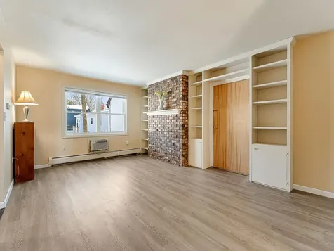 16 Lakewood Parkway Burlington VT 05408