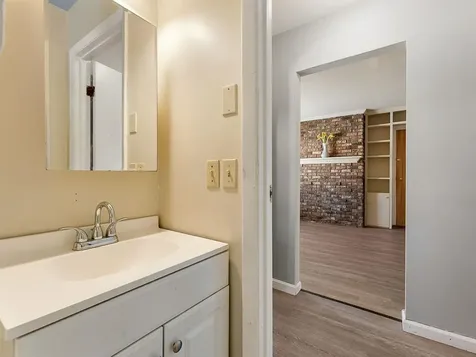 16 Lakewood Parkway Burlington VT 05408