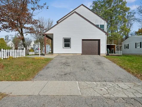 16 Lakewood Parkway Burlington VT 05408