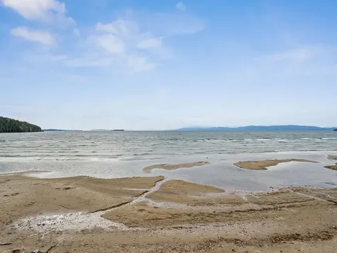 16 Lakewood Parkway Burlington VT 05408