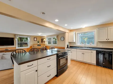 16 Lakewood Parkway Burlington VT 05408