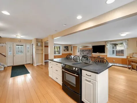 16 Lakewood Parkway Burlington VT 05408