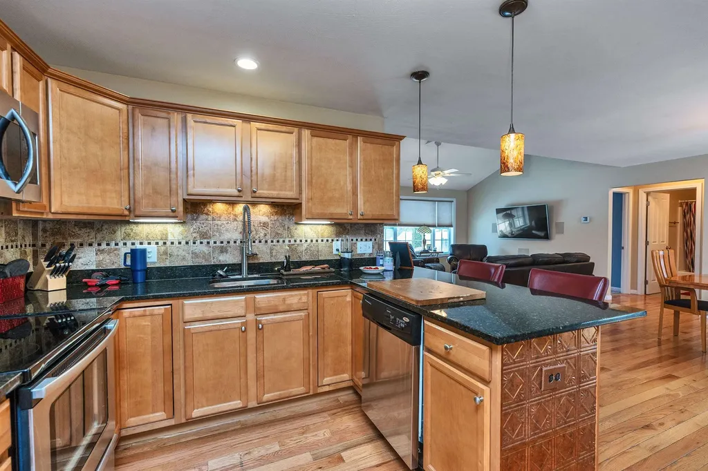 57 Baldwin Street Nashua NH 03064