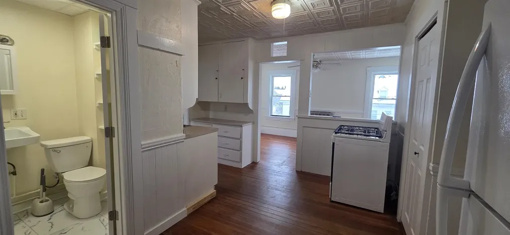 4 Central Street Derry NH 03038