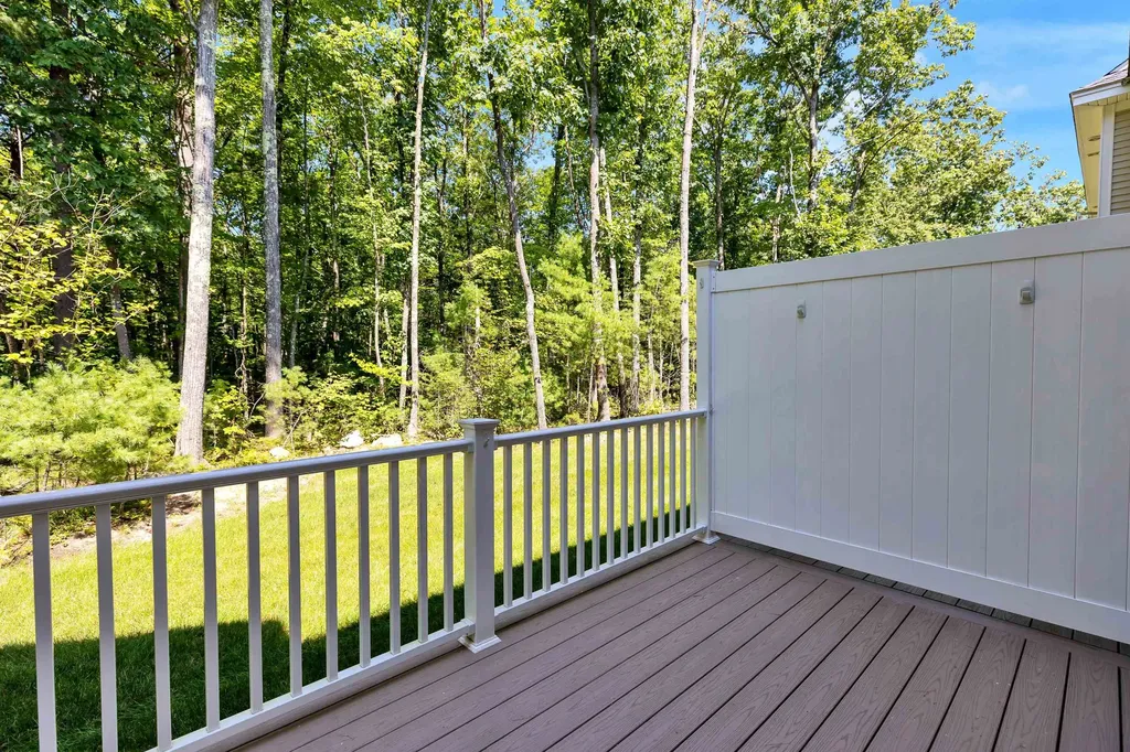 240 Knollwood Way Manchester NH 03102